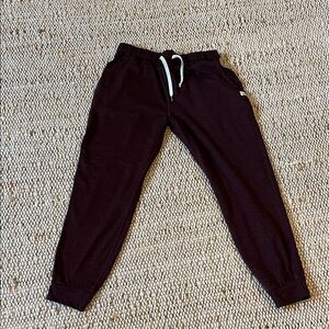 Vuori women’s Dark burgundy Heather Joggers with Drawstring